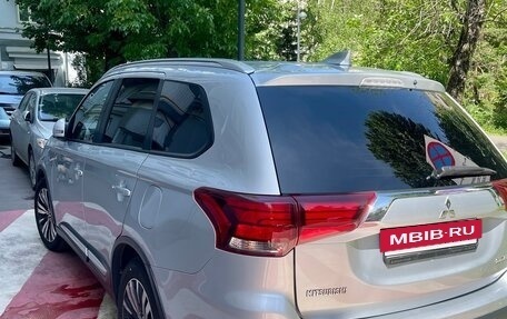 Mitsubishi Outlander III рестайлинг 3, 2018 год, 2 100 000 рублей, 4 фотография