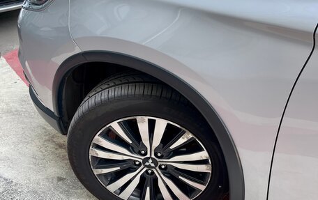 Mitsubishi Outlander III рестайлинг 3, 2018 год, 2 100 000 рублей, 22 фотография