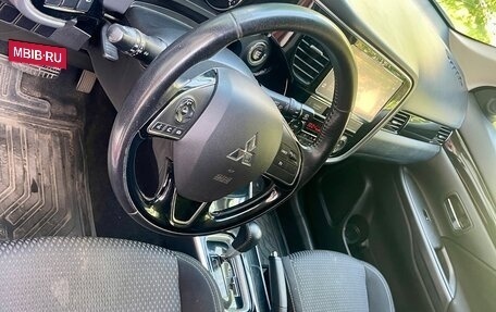 Mitsubishi Outlander III рестайлинг 3, 2018 год, 2 100 000 рублей, 15 фотография