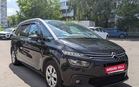 Citroen C4 Picasso II рестайлинг, 2017 год, 1 600 000 рублей, 2 фотография