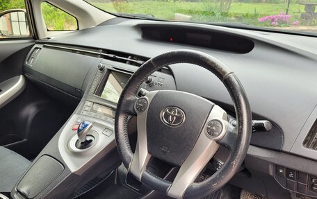 Toyota Prius, 2015 год, 1 250 000 рублей, 14 фотография