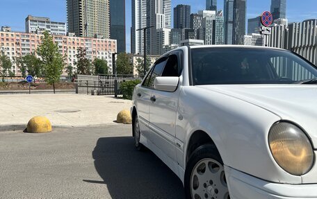 Mercedes-Benz E-Класс, 1996 год, 350 000 рублей, 2 фотография