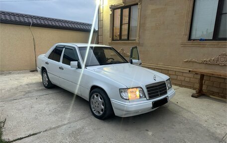 Mercedes-Benz E-Класс, 1994 год, 375 000 рублей, 1 фотография