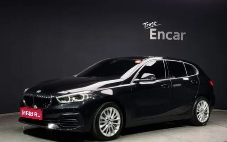 BMW 1 серия, 2021 год, 2 225 000 рублей, 1 фотография