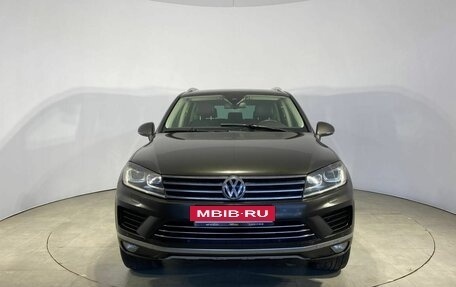 Volkswagen Touareg III, 2015 год, 1 999 000 рублей, 2 фотография