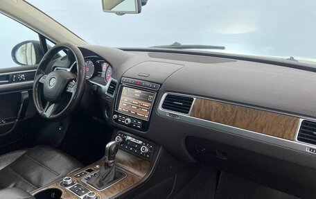 Volkswagen Touareg III, 2015 год, 1 999 000 рублей, 15 фотография
