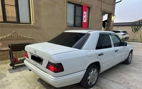 Mercedes-Benz E-Класс, 1994 год, 375 000 рублей, 2 фотография