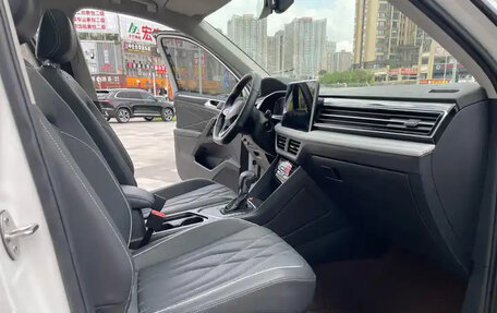 Volkswagen Tiguan II, 2021 год, 2 540 000 рублей, 10 фотография