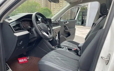 Volkswagen Tiguan II, 2021 год, 2 540 000 рублей, 8 фотография