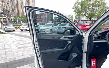 Volkswagen Tiguan II, 2021 год, 2 540 000 рублей, 6 фотография