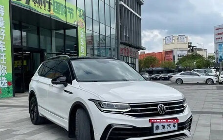 Volkswagen Tiguan II, 2021 год, 2 540 000 рублей, 5 фотография