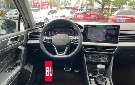 Volkswagen Tiguan II, 2021 год, 2 540 000 рублей, 11 фотография