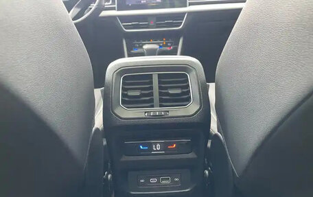 Volkswagen Tiguan II, 2021 год, 2 540 000 рублей, 17 фотография