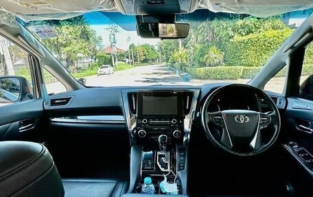 Toyota Vellfire II, 2021 год, 3 350 000 рублей, 9 фотография