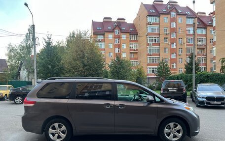 Toyota Sienna III, 2010 год, 1 750 000 рублей, 3 фотография