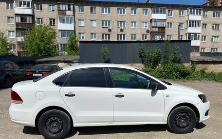 Volkswagen Polo VI (EU Market), 2012 год, 700 000 рублей, 2 фотография