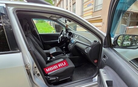 Mitsubishi Outlander III рестайлинг 3, 2003 год, 550 000 рублей, 10 фотография