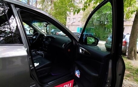 Nissan Pathfinder, 2015 год, 2 270 000 рублей, 19 фотография