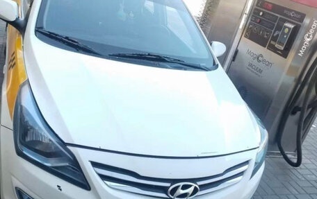 Hyundai Solaris II рестайлинг, 2015 год, 430 000 рублей, 2 фотография