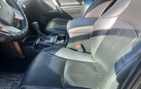 Toyota Land Cruiser Prado 150 рестайлинг 2, 2015 год, 4 300 000 рублей, 13 фотография