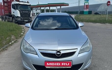 Opel Astra J, 2010 год, 600 000 рублей, 1 фотография