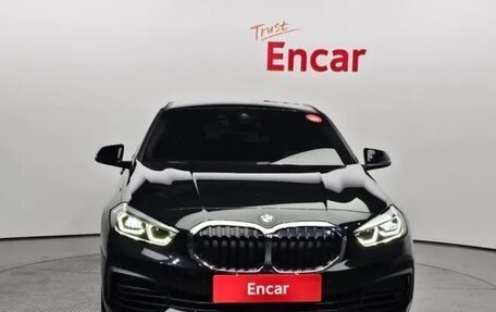 BMW 1 серия, 2022 год, 2 320 000 рублей, 3 фотография