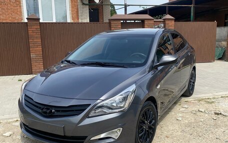 Hyundai Solaris II рестайлинг, 2015 год, 1 300 000 рублей, 2 фотография