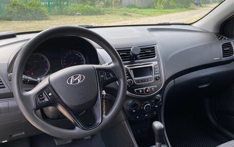 Hyundai Solaris II рестайлинг, 2015 год, 1 300 000 рублей, 13 фотография