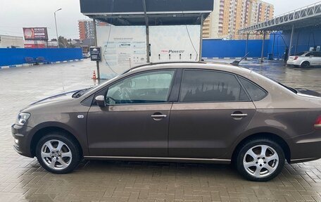 Volkswagen Polo VI (EU Market), 2015 год, 1 070 000 рублей, 2 фотография