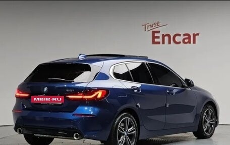 BMW 1 серия, 2022 год, 2 360 000 рублей, 2 фотография