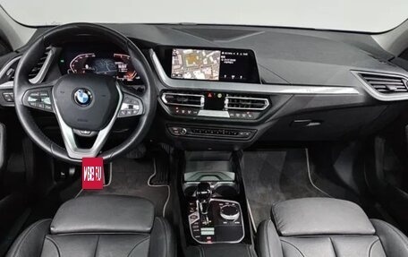 BMW 1 серия, 2022 год, 2 360 000 рублей, 15 фотография