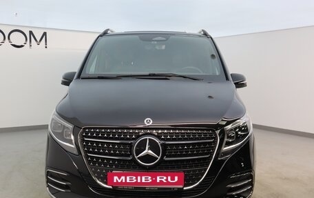 Mercedes-Benz V-Класс, 2024 год, 26 000 000 рублей, 3 фотография