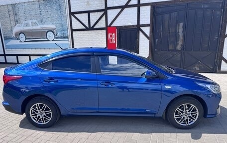 Hyundai Solaris II рестайлинг, 2021 год, 1 790 000 рублей, 2 фотография