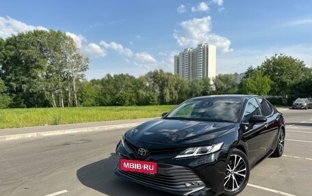 Toyota Camry, 2018 год, 2 299 000 рублей, 2 фотография