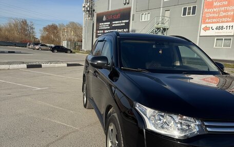 Mitsubishi Outlander III рестайлинг 3, 2013 год, 1 890 000 рублей, 4 фотография