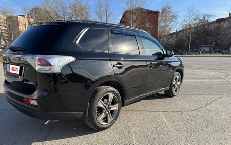 Mitsubishi Outlander III рестайлинг 3, 2013 год, 1 890 000 рублей, 9 фотография