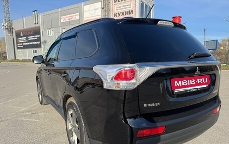 Mitsubishi Outlander III рестайлинг 3, 2013 год, 1 890 000 рублей, 12 фотография