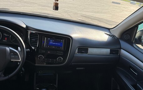 Mitsubishi Outlander III рестайлинг 3, 2013 год, 1 890 000 рублей, 15 фотография