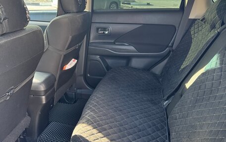 Mitsubishi Outlander III рестайлинг 3, 2013 год, 1 890 000 рублей, 18 фотография
