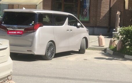Toyota Alphard III, 2019 год, 3 900 000 рублей, 32 фотография