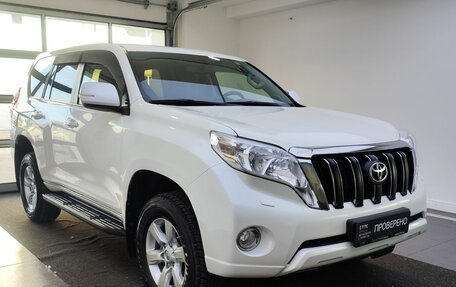 Toyota Land Cruiser Prado 150 рестайлинг 2, 2015 год, 3 888 000 рублей, 3 фотография