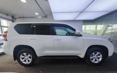 Toyota Land Cruiser Prado 150 рестайлинг 2, 2015 год, 3 888 000 рублей, 5 фотография