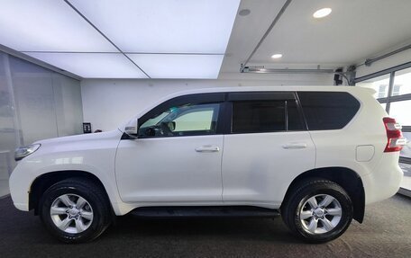 Toyota Land Cruiser Prado 150 рестайлинг 2, 2015 год, 3 888 000 рублей, 10 фотография