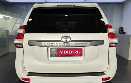 Toyota Land Cruiser Prado 150 рестайлинг 2, 2015 год, 3 888 000 рублей, 7 фотография