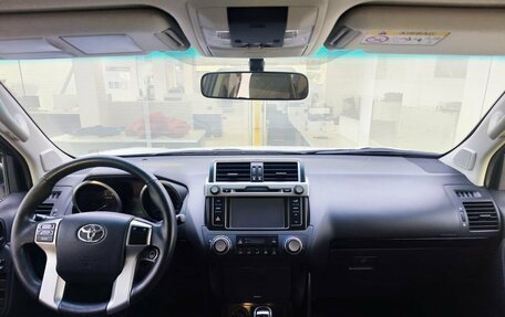 Toyota Land Cruiser Prado 150 рестайлинг 2, 2015 год, 3 888 000 рублей, 17 фотография