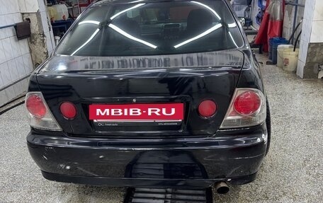 Toyota Altezza, 2001 год, 900 000 рублей, 3 фотография