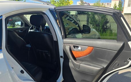 Infiniti QX70, 2014 год, 2 050 000 рублей, 10 фотография