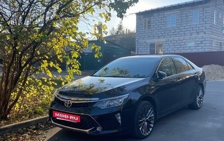 Toyota Camry, 2017 год, 2 600 000 рублей, 6 фотография