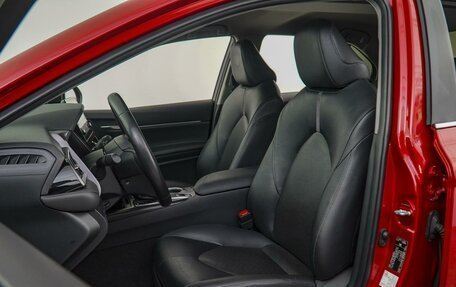 Toyota Camry, 2021 год, 2 890 000 рублей, 11 фотография
