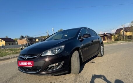 Opel Astra J, 2014 год, 990 000 рублей, 2 фотография
